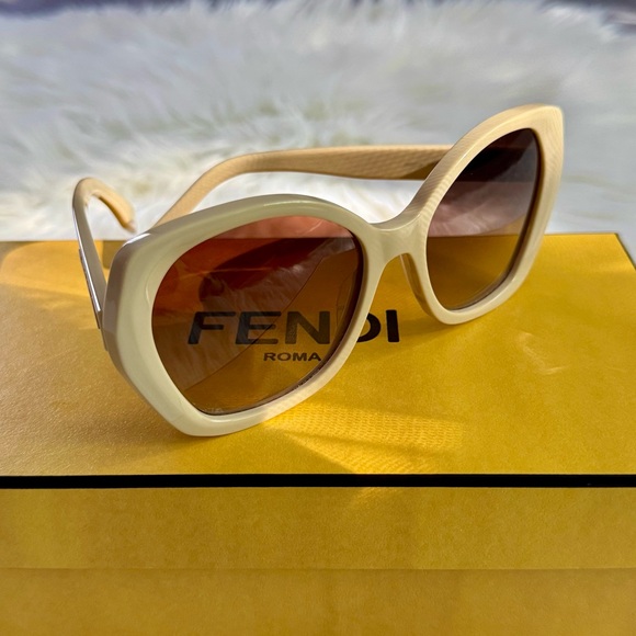 Fendi Lettering 57mm Gradient Butterfly Sunglasses - Picture 12 of 16